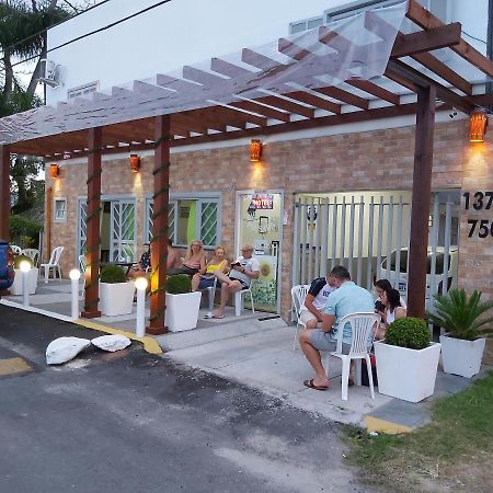 Hotel Pousada Girassol Matinhos Bagian luar foto