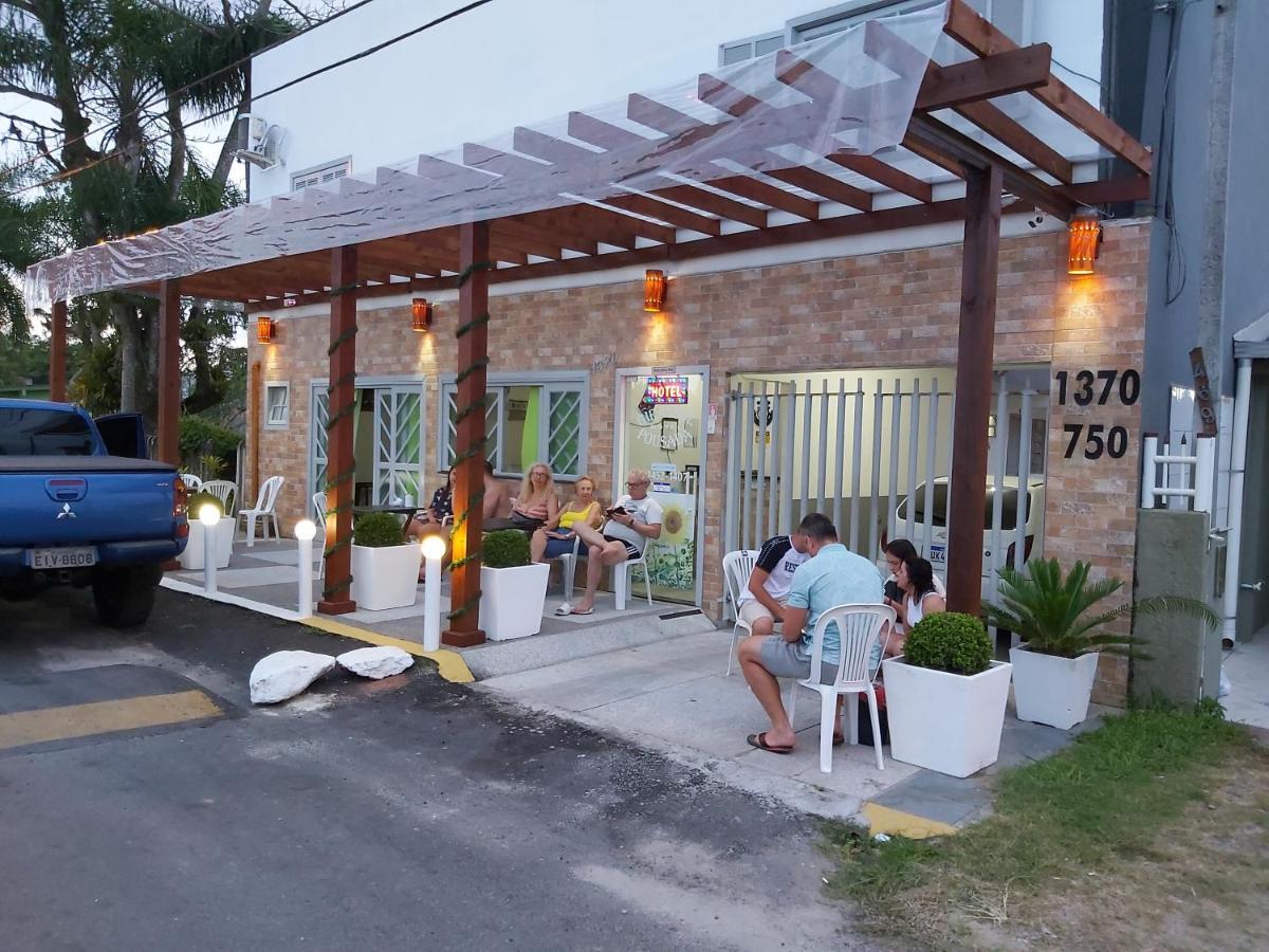 Hotel Pousada Girassol Matinhos Bagian luar foto
