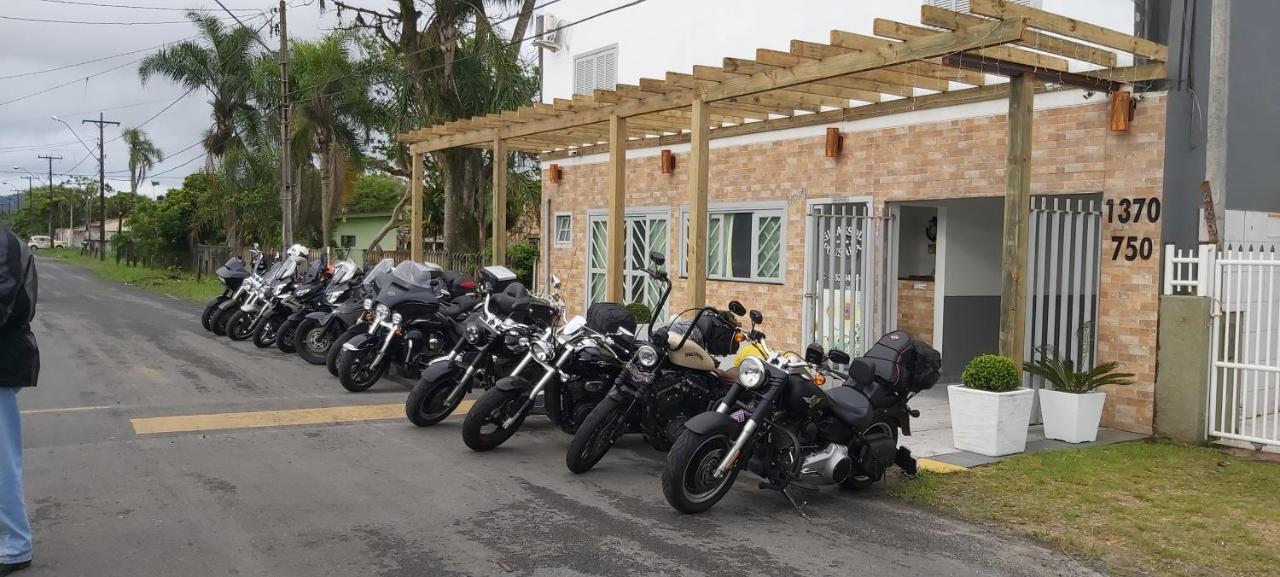 Hotel Pousada Girassol Matinhos Bagian luar foto